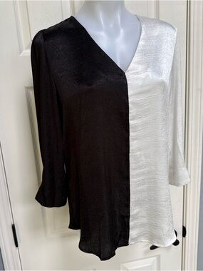 JODIFL Colorblock Ivory Black Popover Blouse Shimmery Casual Dressy Hilo sz M